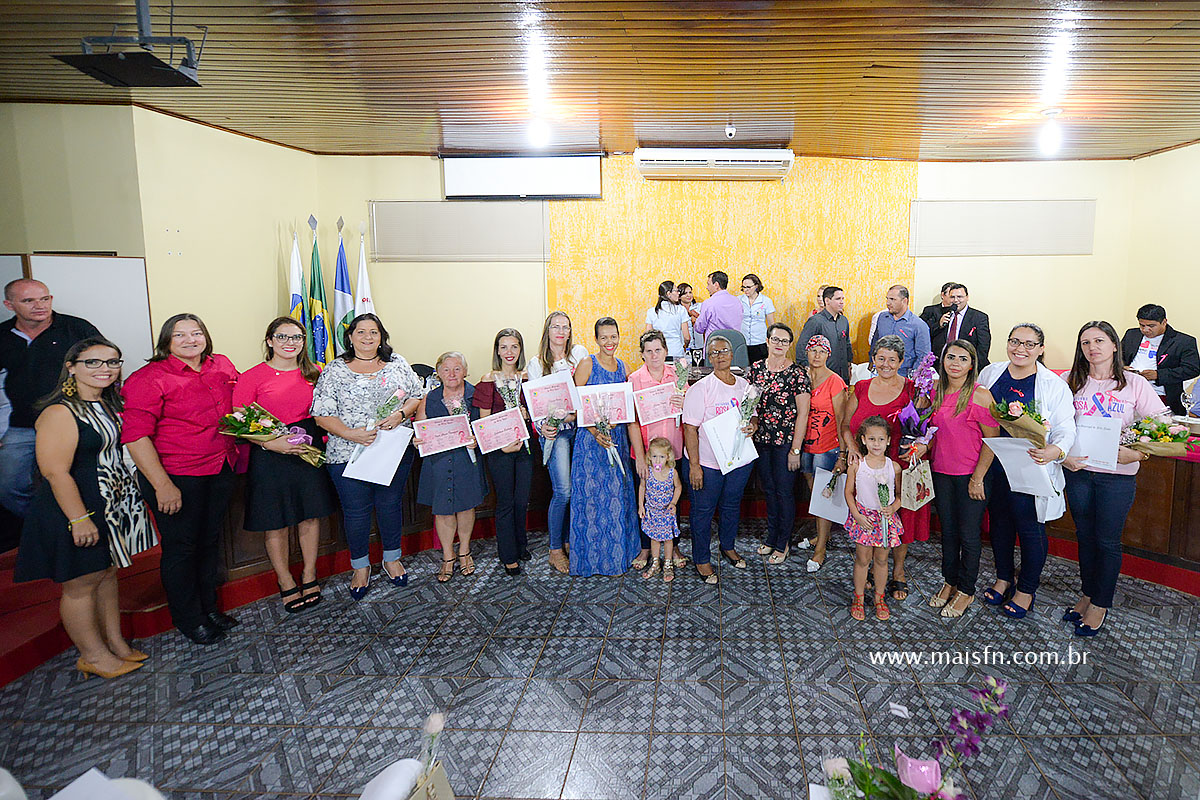 Sessão Solene homenageou mulheres que venceram o câncer em Feliz Natal